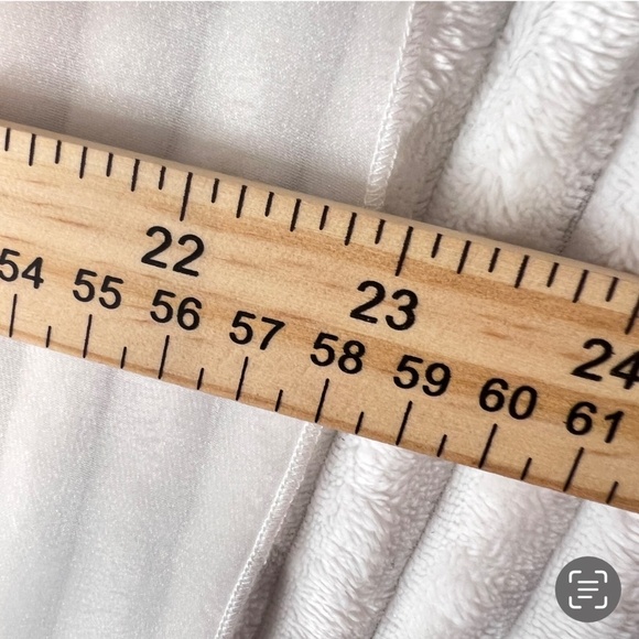 #A049    FT INC  White Organza Ruffle HI -LO top with Rosette Detail - XL - Picture 7 of 8